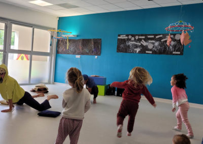 spectacle « Surprise » aux enfants accueillis par les assistantes maternelles de la CAB