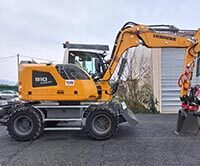 Acquisition du service voirie de la CAB : pelle mécanique Liebherr A910 Compact