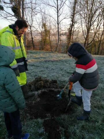 Plantation du verger à Prigonrieux