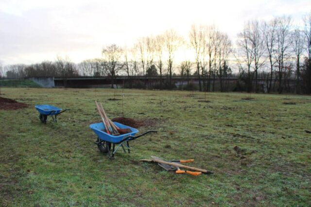 Plantation du verger à Creysse