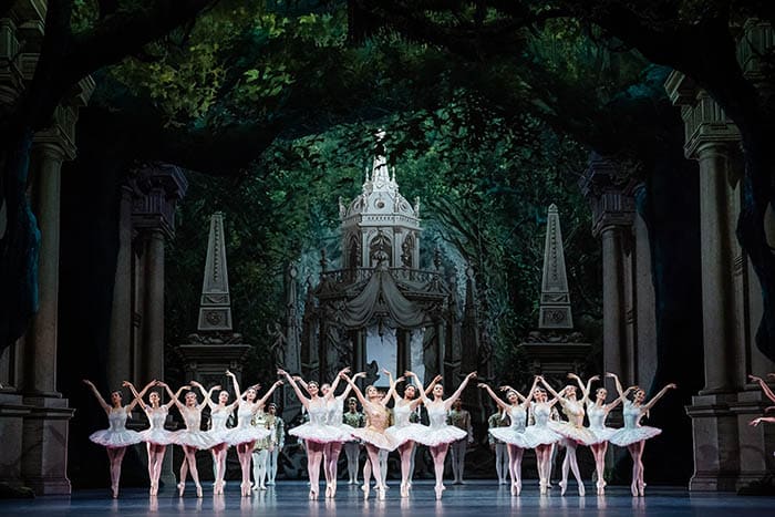 Le Songe d'une nuit d'étéChorégraphie George BalanchineD'après William Shakespeare,Décors Costumes Christian Lacroix