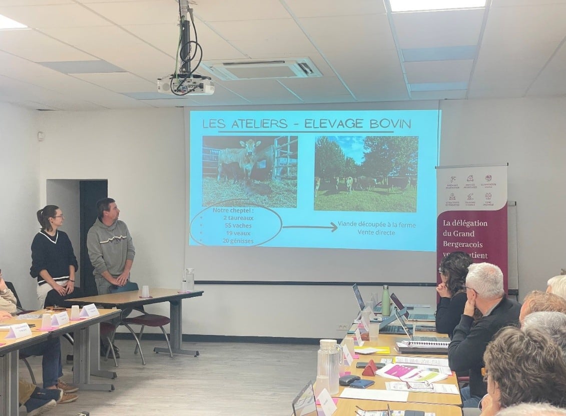 Au micro Mme Céline Jardin, responsable de la Démarche alimentaire de territoire (DAT), à sa droite Mme Marie L’Hoste, responsable de Bergerac Entreprendre et M. Philippe Perrin, chef du service économique de la CAB